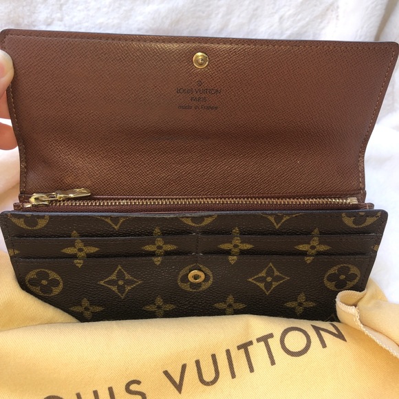 -SOLD- Louis Vuitton Monogram Sarah Wallet - Picture 3 of 9